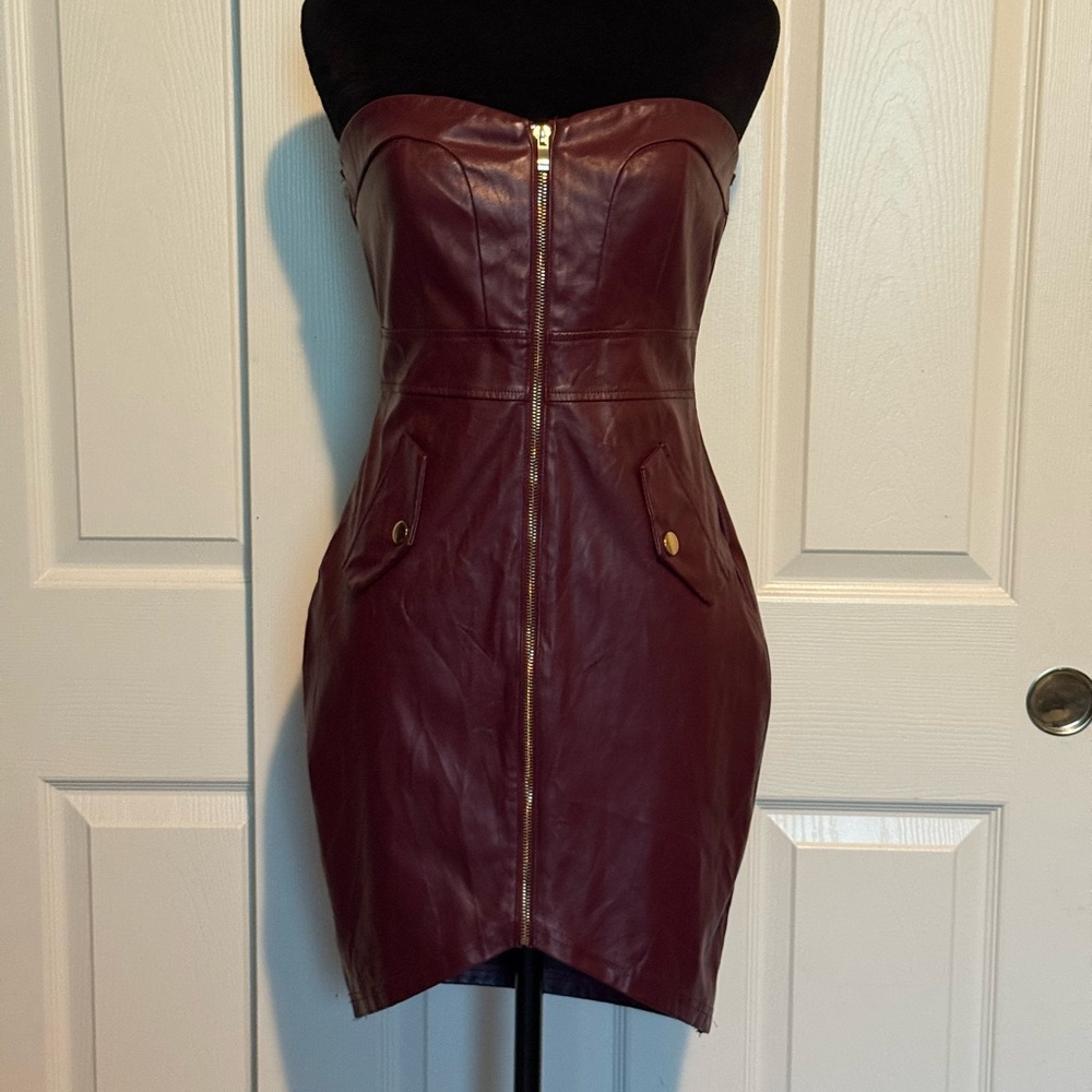 Elegant Burgundy Strapless Mini Dress